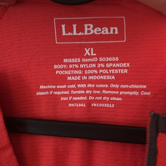 LL Bean lightweight hooded long sleeve top - Picture 3 of 4